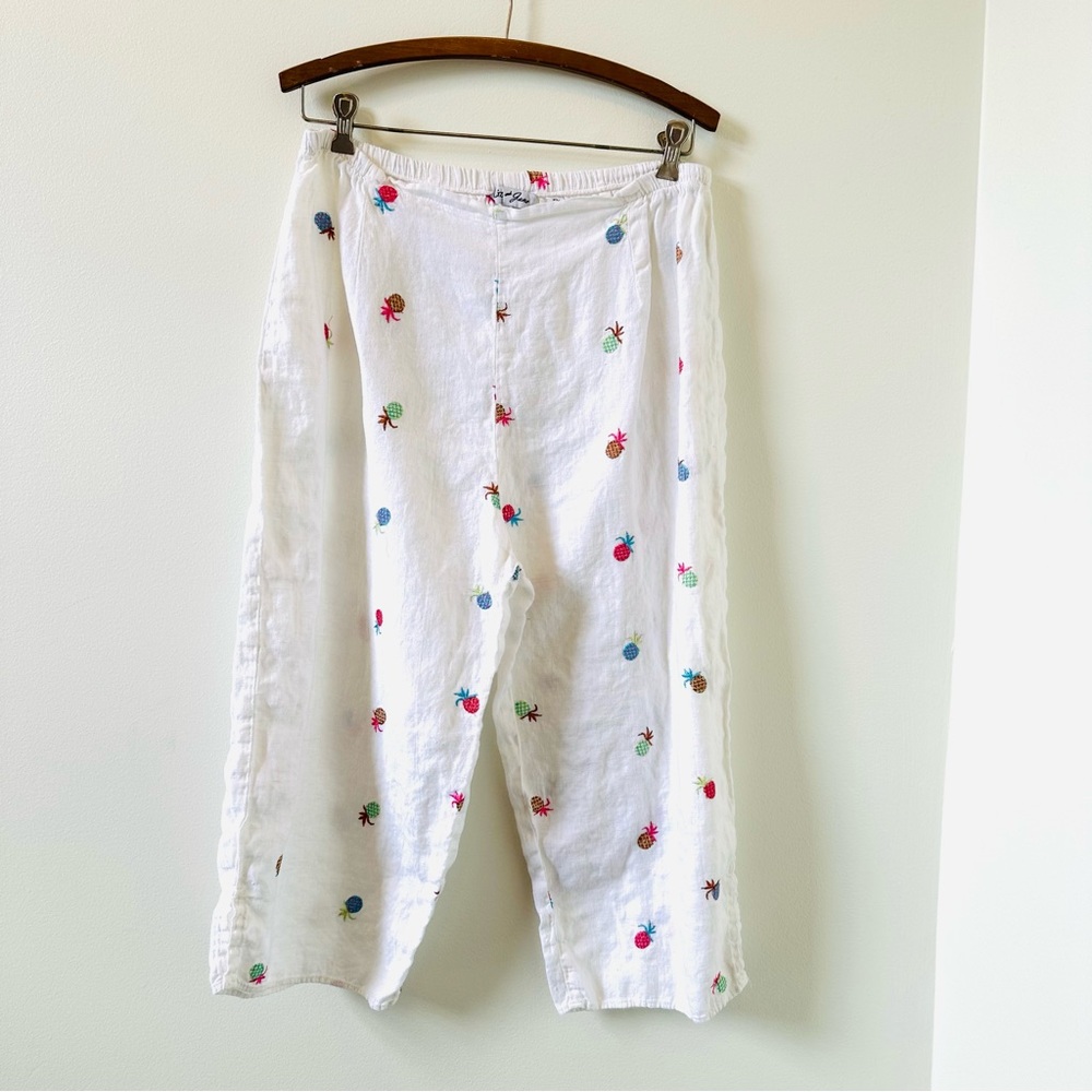 Liz and Jane linen feel white pants pineapple embroidered size XL